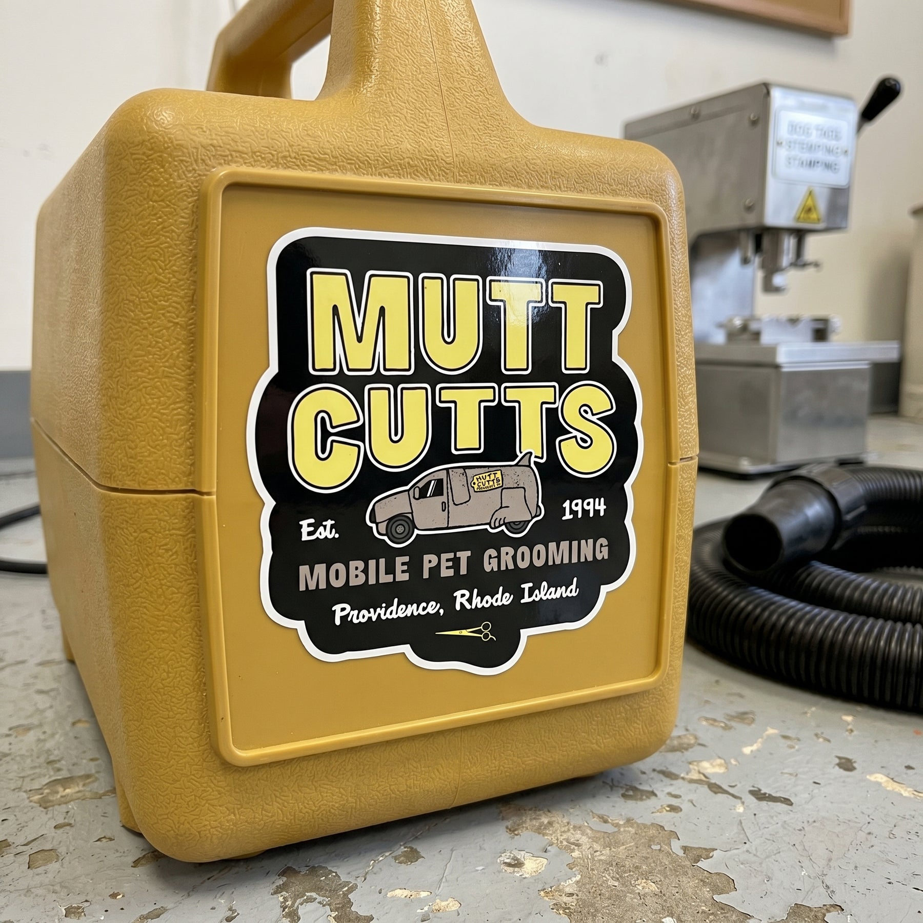 Mutt Cutts Mobile Pet Grooming - Sticker